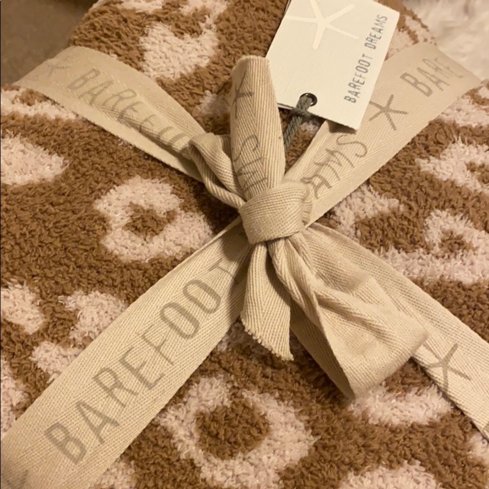 Barefoot dreams blanket
